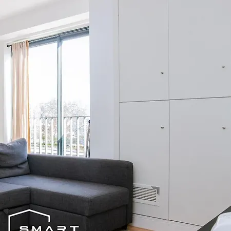 Ancora Modern One Bed In Marina *
