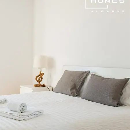 Ancora Modern One Bed In Marina Apartment